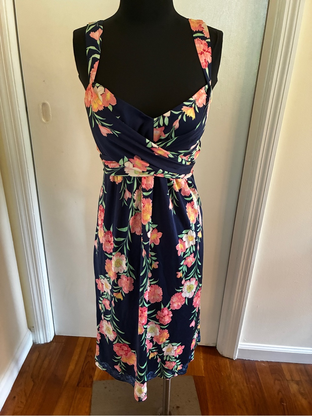 Elie Tahari dress. Size S EUC 100% silk